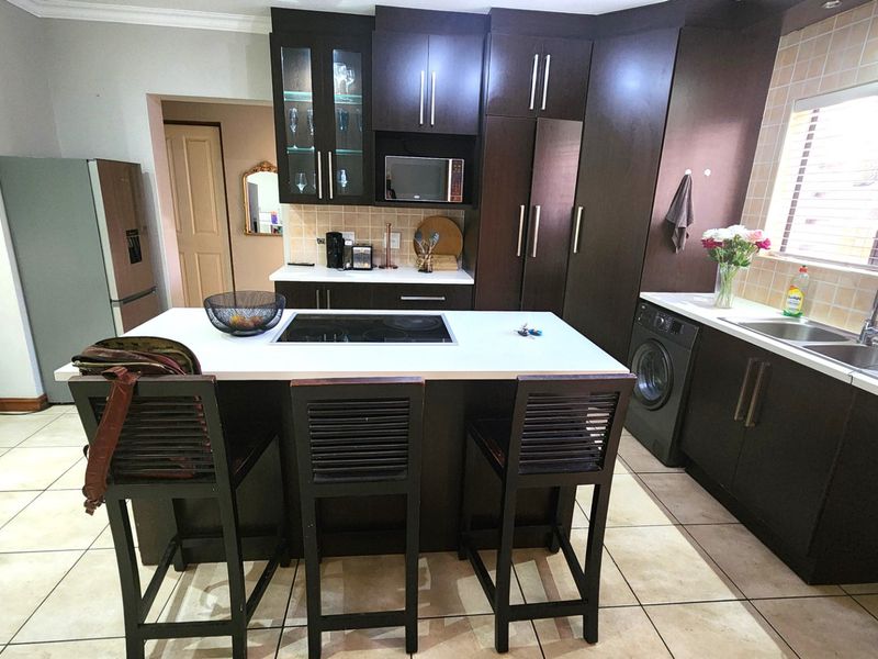 Modern 2-Bedroom Townhouse with Great Features - Photo 3