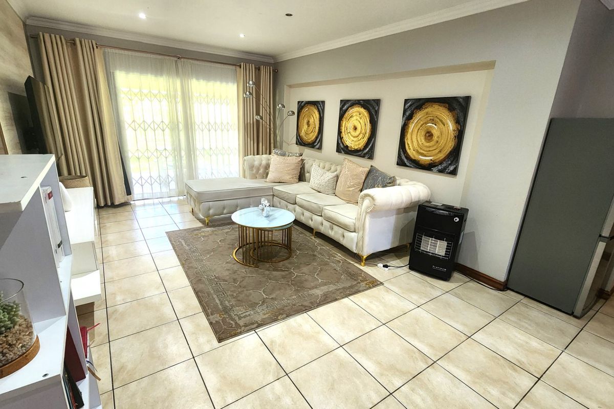 Modern 2-Bedroom Townhouse with Great Features - Photo 4