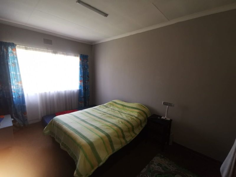 Spacious 3-Bedroom Townhouse with Communal Park - Photo 6