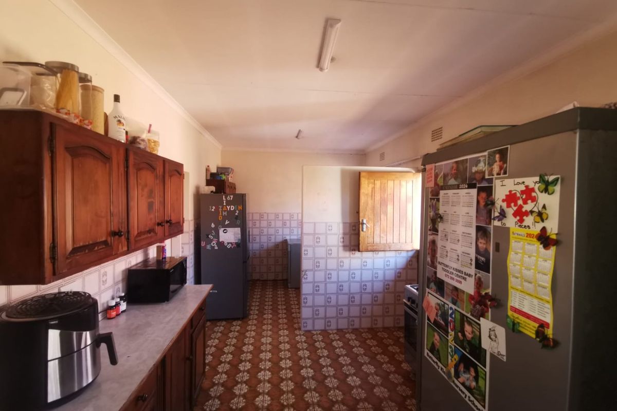 Spacious 3-Bedroom Townhouse with Communal Park - Photo 3