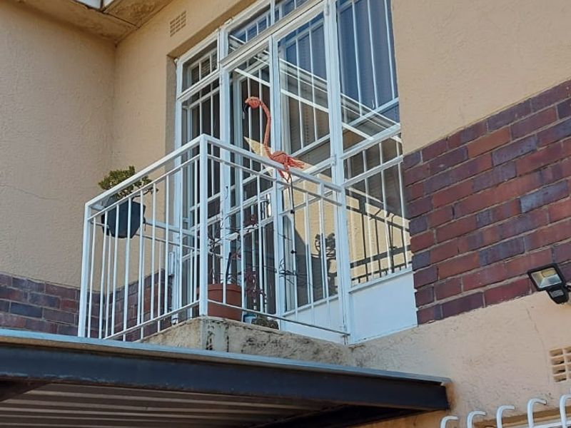 Modern 2-Bedroom Pet-Friendly Duplex - Photo 2