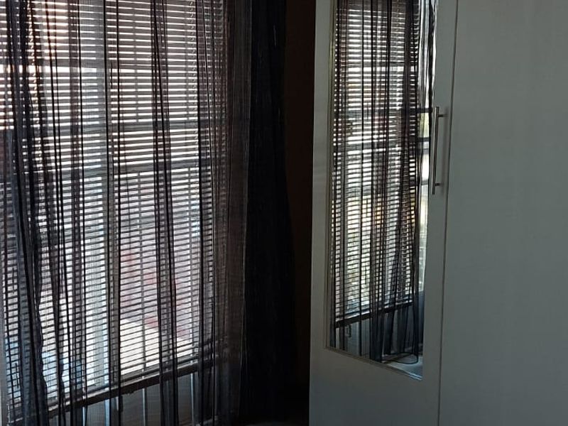 Modern 2-Bedroom Pet-Friendly Duplex - Photo 3