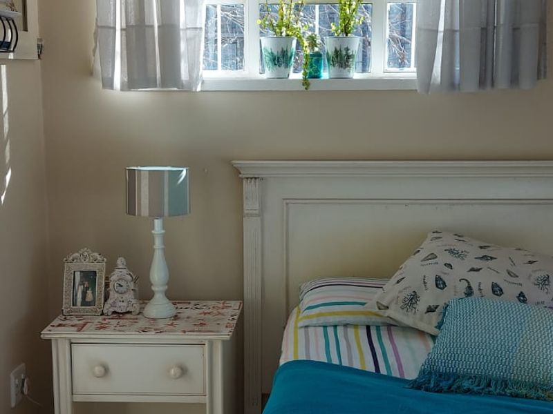 Modern 2-Bedroom Pet-Friendly Duplex - Photo 7