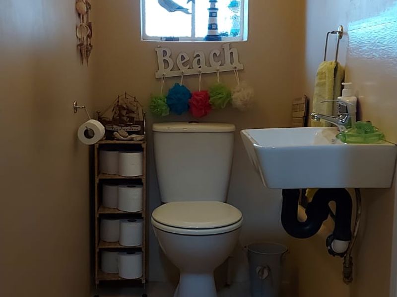 Modern 2-Bedroom Pet-Friendly Duplex - Photo 9