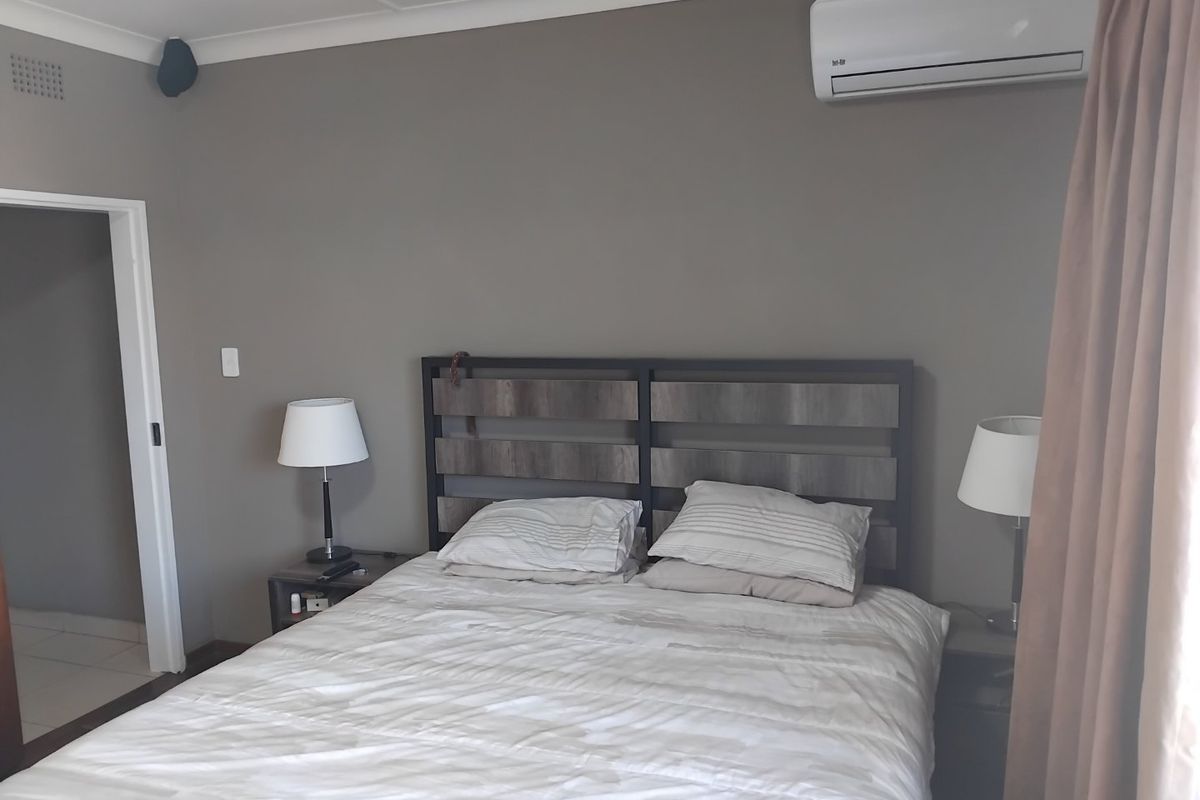 Spacious 3-Bedroom Home with Pool, Granny Flat, and Entertainment Features - Photo 3