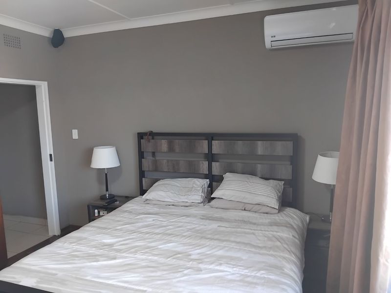 Spacious 3-Bedroom Home with Pool, Granny Flat, and Entertainment Features - Photo 3