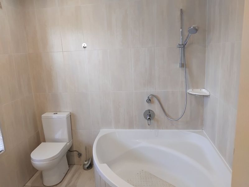 Spacious 3-Bedroom Home with Cottage, Pool, and Excellent Security - Photo 9