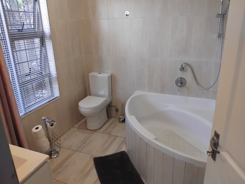 Spacious 3-Bedroom Home with Cottage, Pool, and Excellent Security - Photo 7