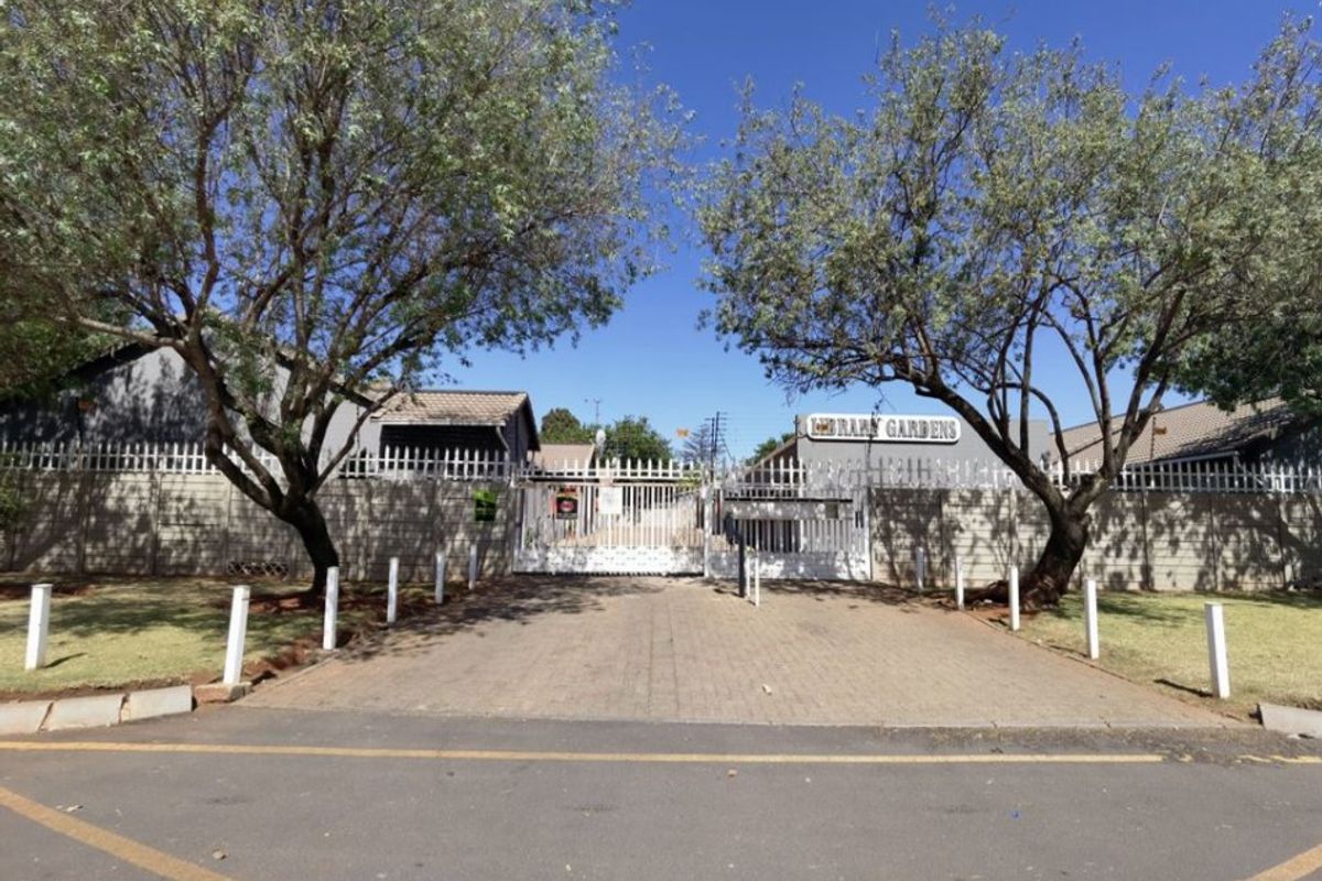 Cozy 2-Bedroom Simplex with Garden in Secure Complex - Photo 2