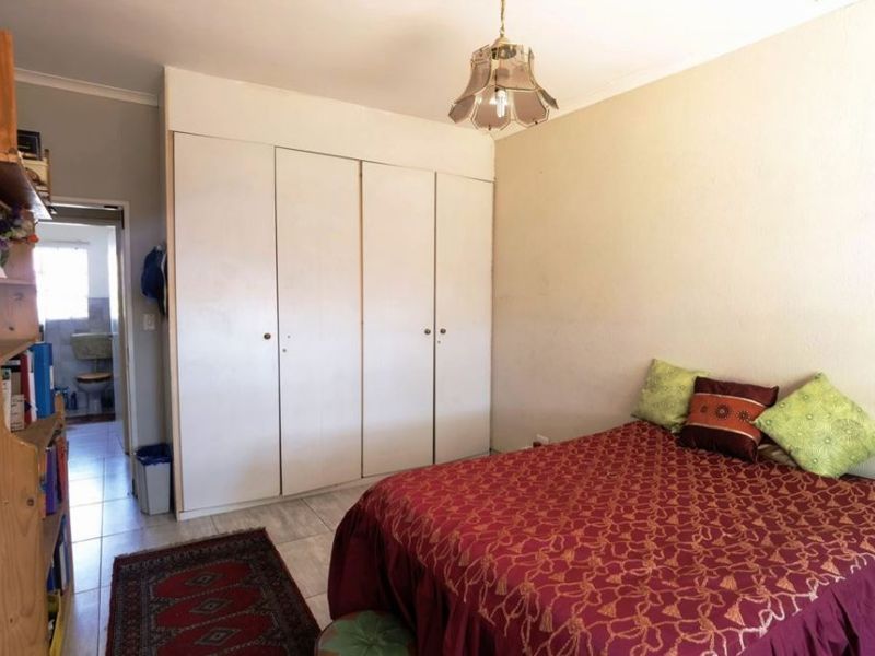 Cozy 2-Bedroom Simplex with Garden in Secure Complex - Photo 7