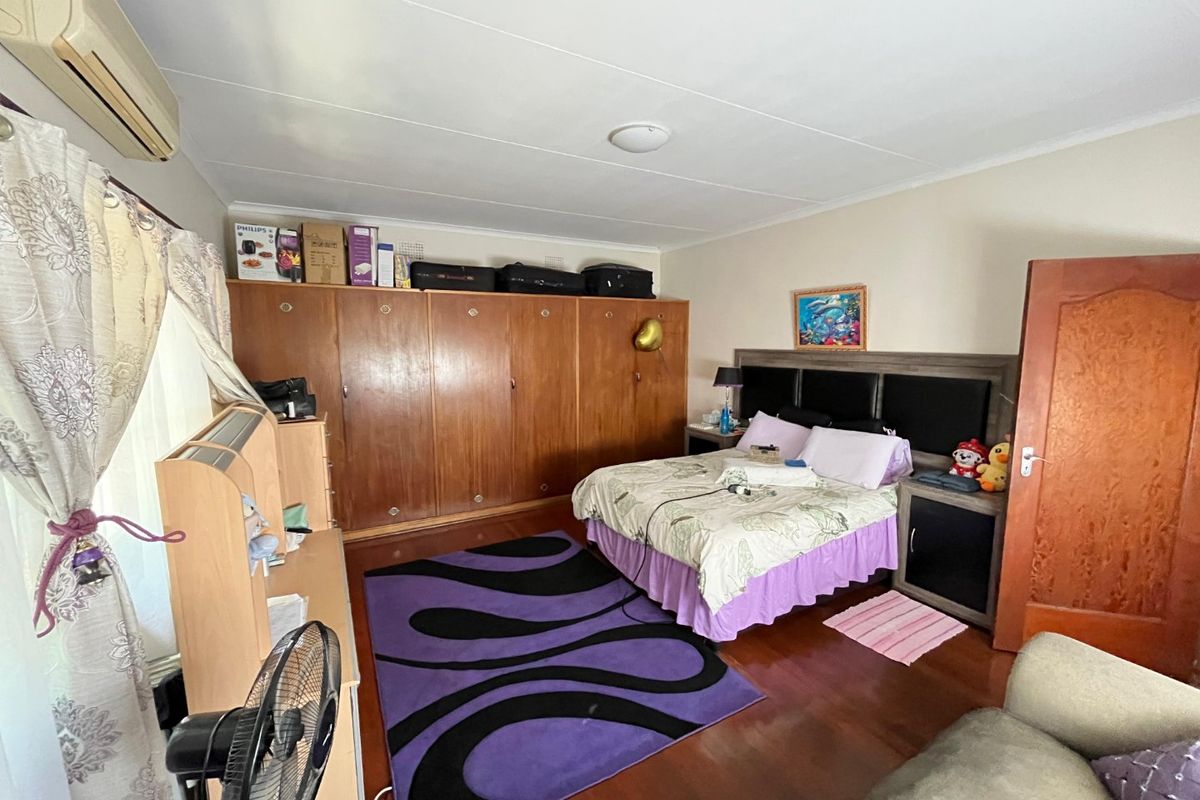 Spacious 3-Bedroom Home with Pool and Granny Flat - Photo 4