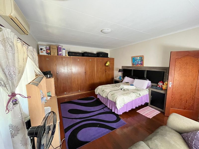 Spacious 3-Bedroom Home with Pool and Granny Flat - Photo 4