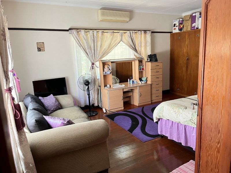 Spacious 3-Bedroom Home with Pool and Granny Flat - Photo 10