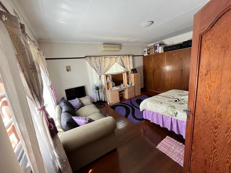 Spacious 3-Bedroom Home with Pool and Granny Flat - Photo 9