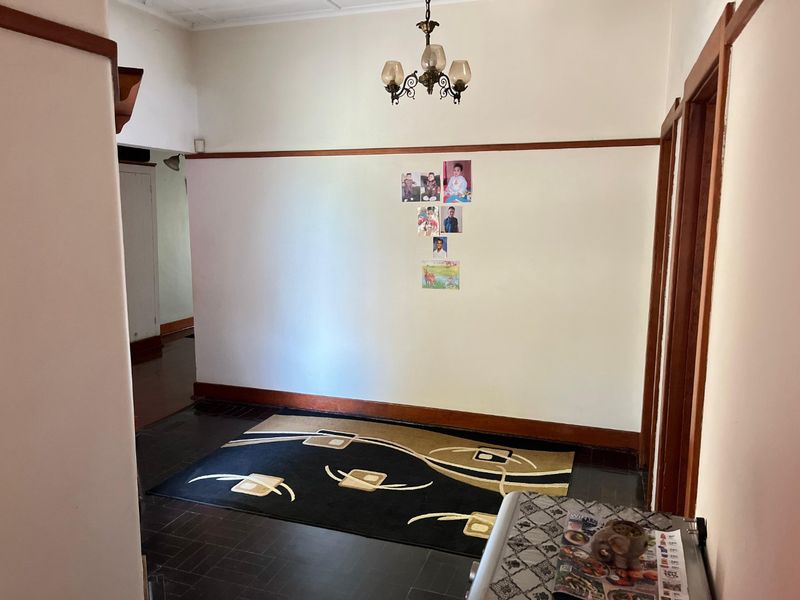 Spacious 3-Bedroom Home with Pool and Granny Flat - Photo 2