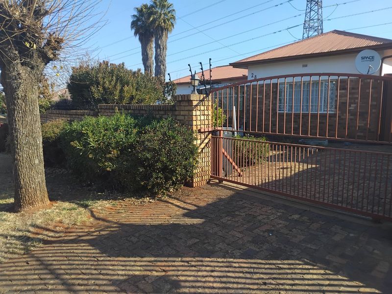 Charming Family Home for Sale in Sought-After Primrose Hill - Photo 3