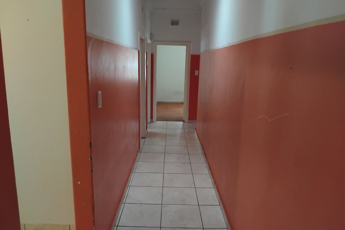 Spacious 4-Bedroom Family Home with Pool and Granny Flat for Sale - Photo 4
