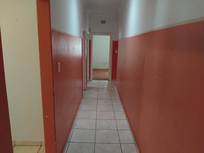 Spacious 4-Bedroom Family Home with Pool and Granny Flat for Sale - Photo 4