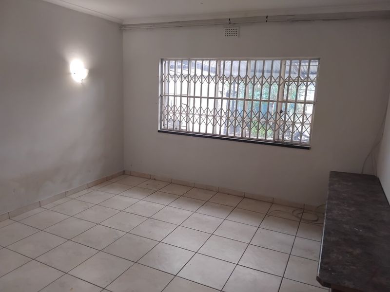 Spacious 4-Bedroom Family Home with Pool and Granny Flat for Sale - Photo 3