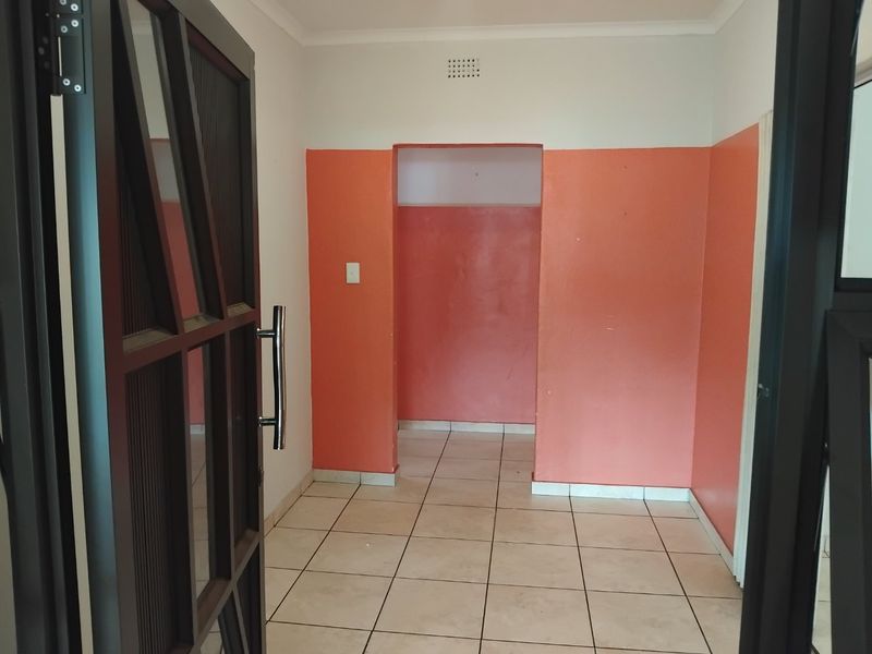 Spacious 4-Bedroom Family Home with Pool and Granny Flat for Sale - Photo 10