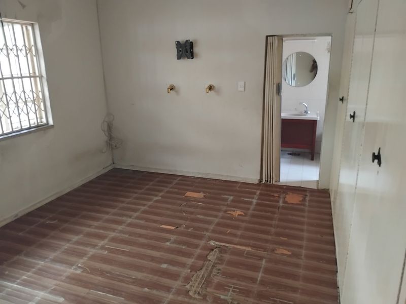 Spacious 4-Bedroom Family Home with Pool and Granny Flat for Sale - Photo 8