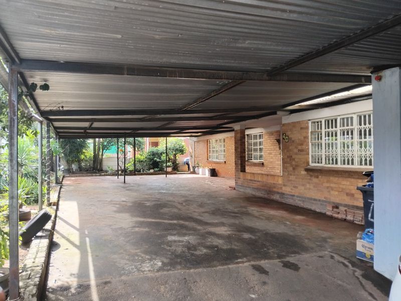 Spacious 4-Bedroom Family Home with Pool and Granny Flat for Sale - Photo 9