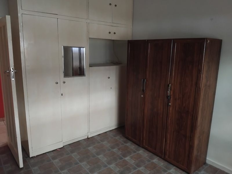 Spacious 4-Bedroom Family Home with Pool and Granny Flat for Sale - Photo 7