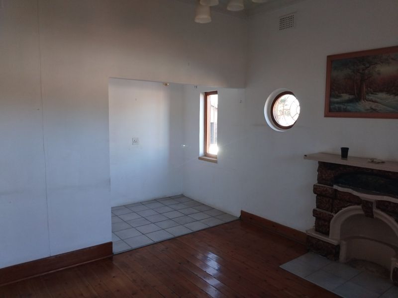 Spacious 4-Bedroom Family Home with Cottage and Inverter System - Photo 8