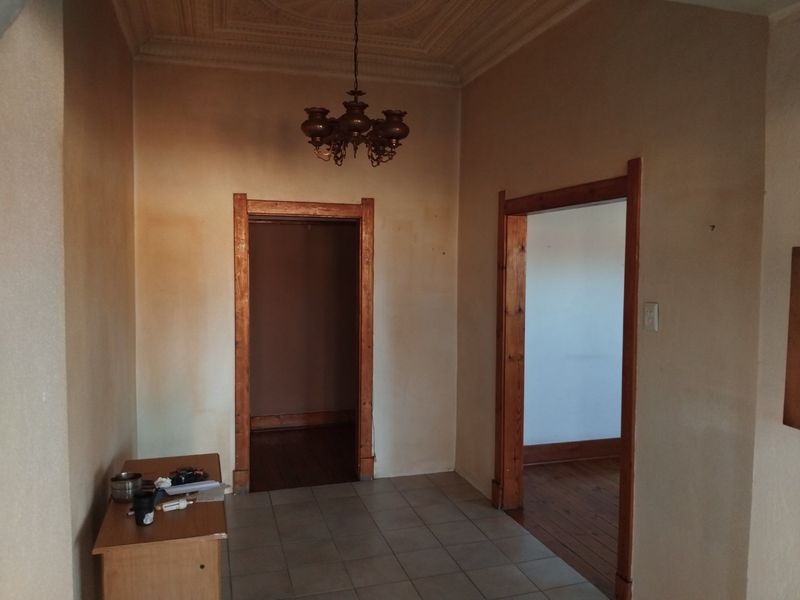 Spacious 4-Bedroom Family Home with Cottage and Inverter System - Photo 6