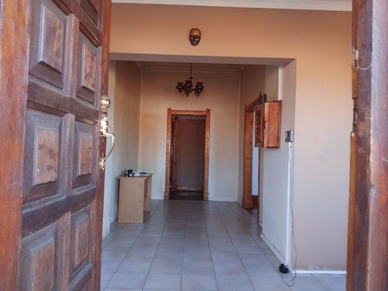 Spacious 4-Bedroom Family Home with Cottage and Inverter System - Photo 5
