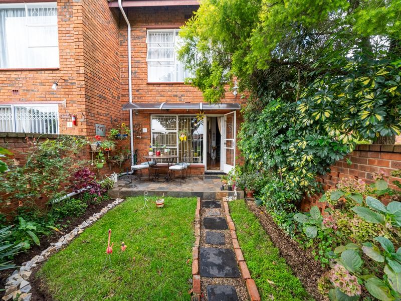 Modern 2 Bedroom Townhouse with Garden in Secure Complex - Photo 2