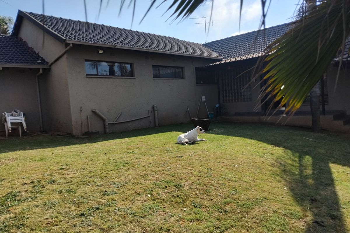 Spacious and Secure 3-Bedroom Home with Pool and Granny Flat - Photo 2