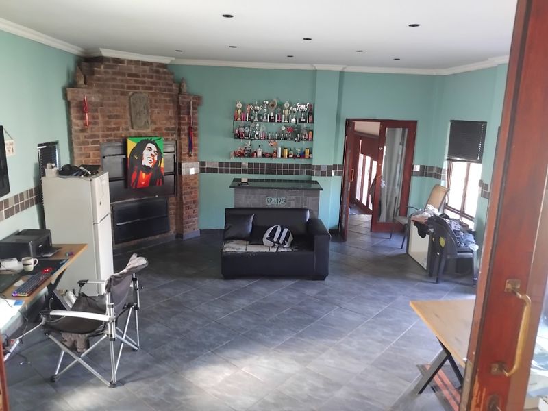 Spacious and Secure 3-Bedroom Home with Pool and Granny Flat - Photo 10