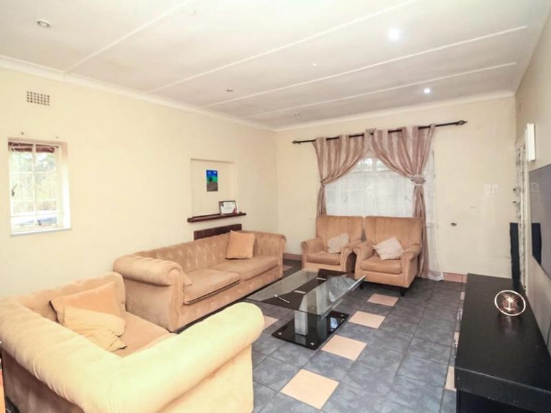 Charming 3-Bedroom Home with Garden Cottage – A Must-See! - Photo 6