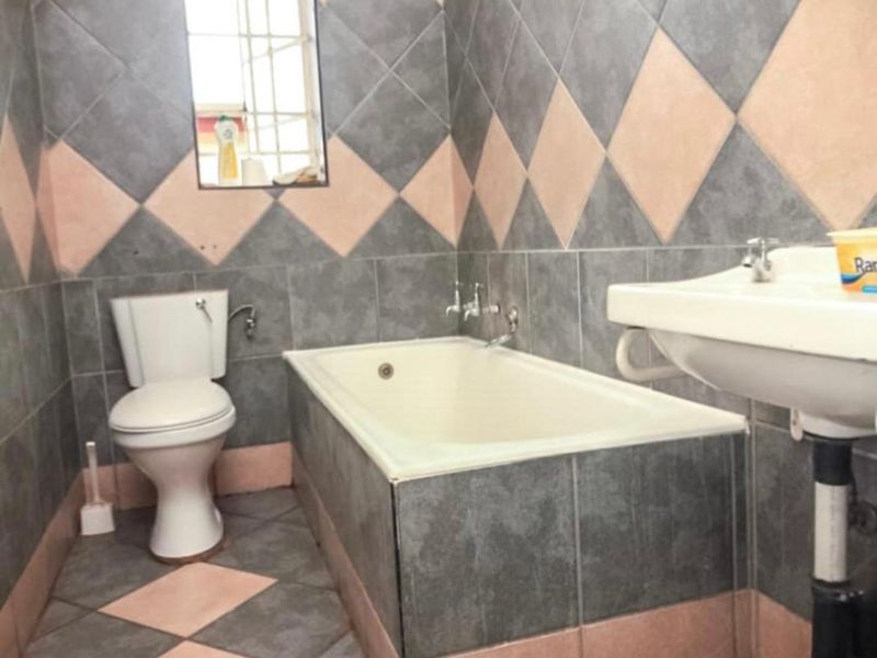 Charming 3-Bedroom Home with Garden Cottage – A Must-See! - Photo 7