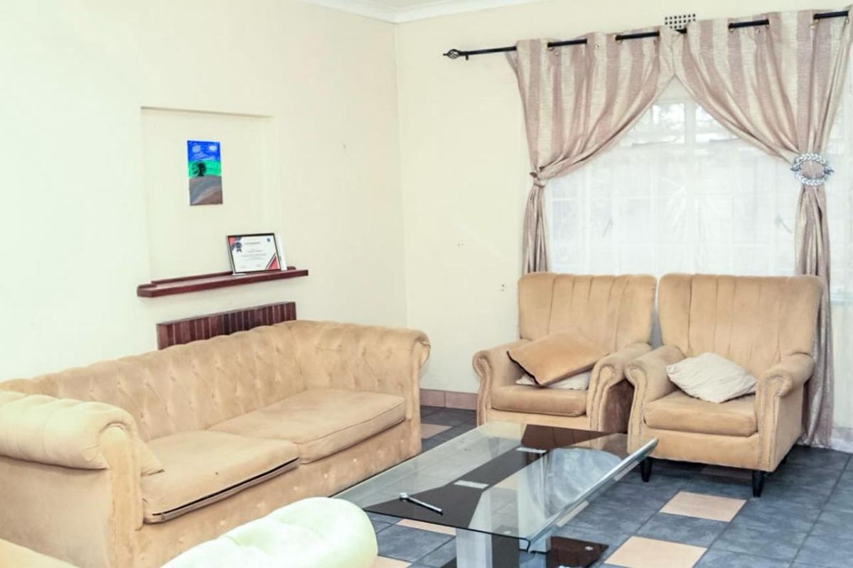 Charming 3-Bedroom Home with Garden Cottage – A Must-See! - Photo 4