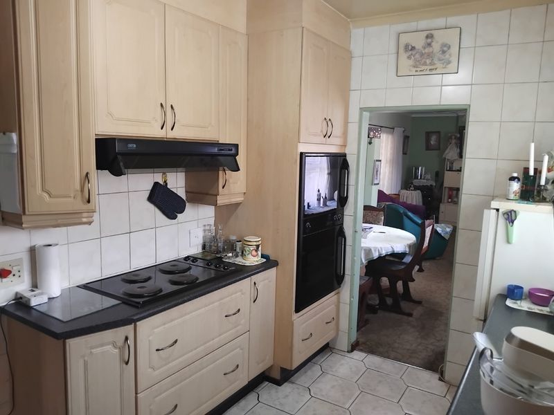 3 Bed House For Sale – Family Home with Granny Flat & Office Space - Photo 9