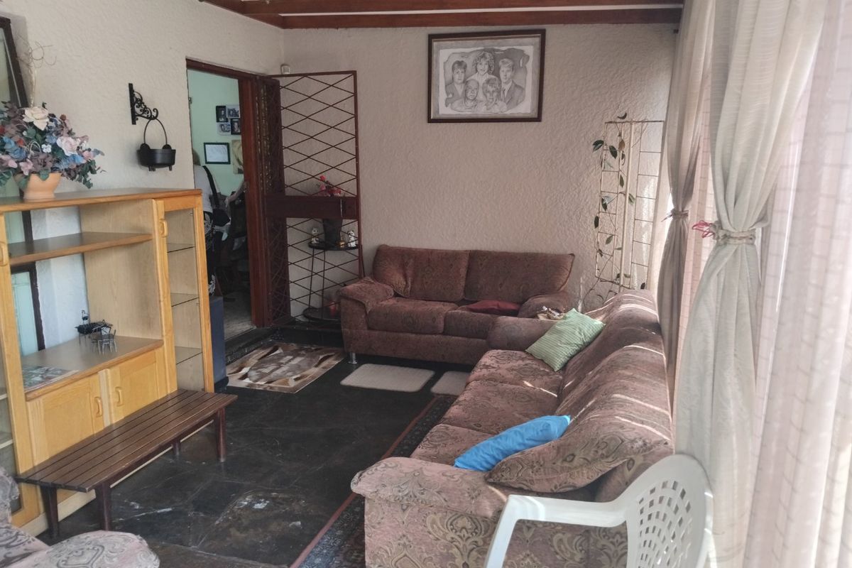 3 Bed House For Sale – Family Home with Granny Flat & Office Space - Photo 4
