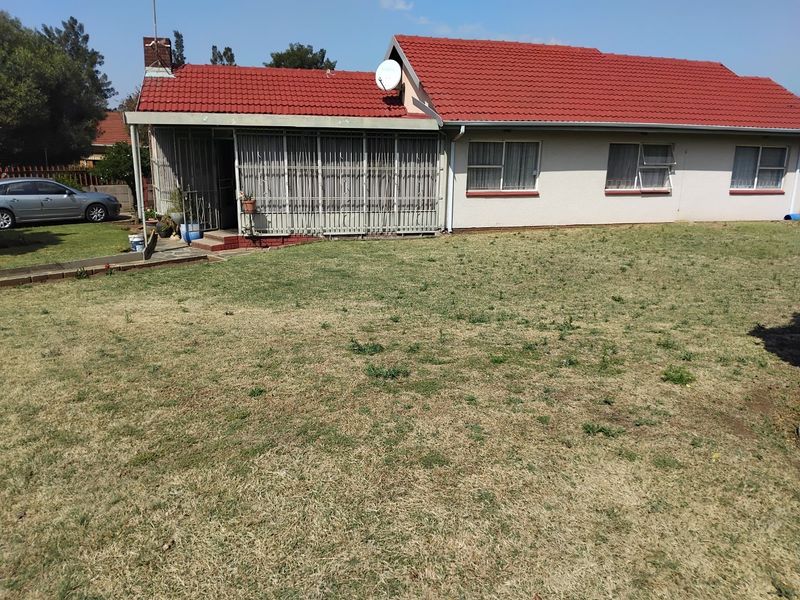 3 Bed House For Sale – Family Home with Granny Flat & Office Space - Photo 3
