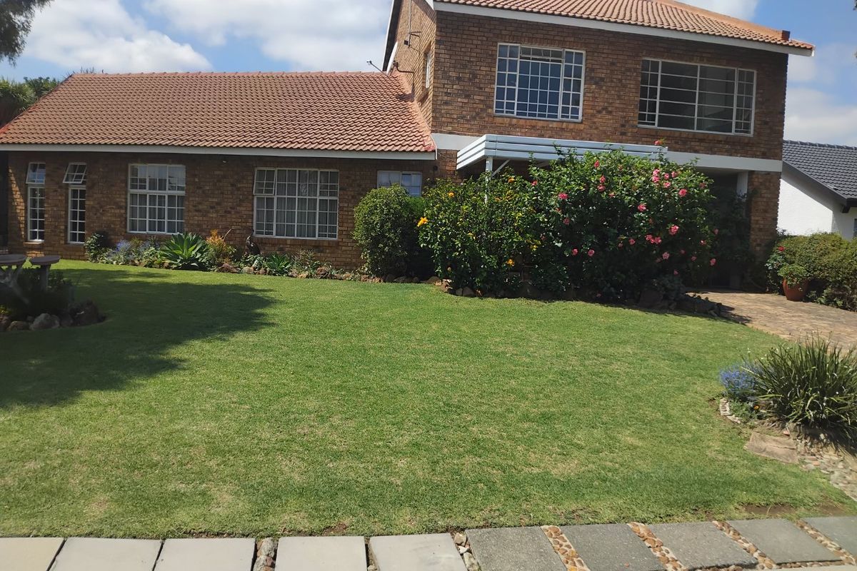 5 Bed House – Spacious Family Home with Flatlet - Photo 3