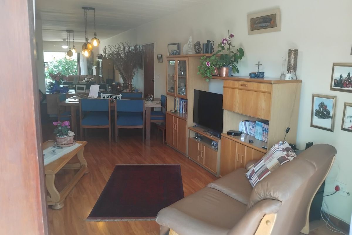 5 Bed House – Spacious Family Home with Flatlet - Photo 4