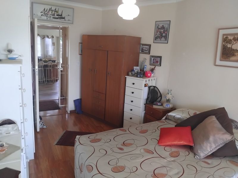 5 Bed House – Spacious Family Home with Flatlet - Photo 8