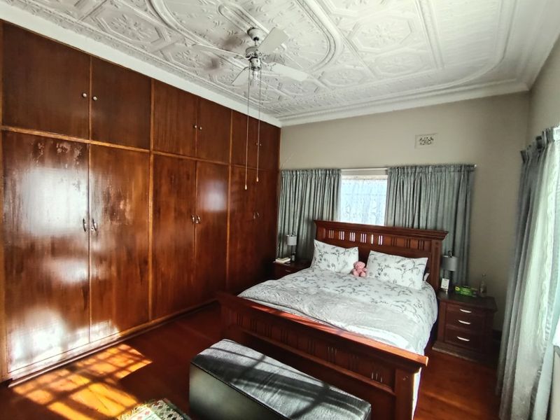 3 Bed House with 2-Bed Cottage – Spacious Corner Stand with Extra Features - Photo 5