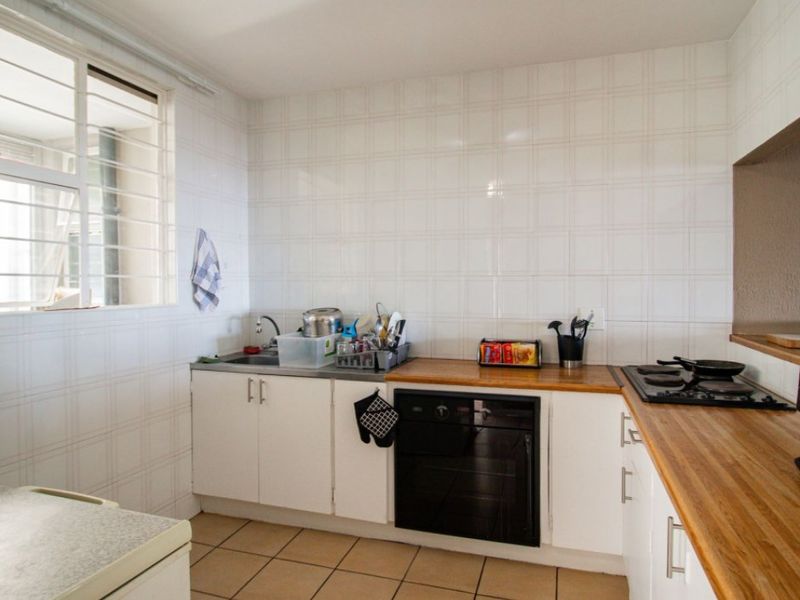 2 Bed Flat For Sale – Spacious and Secure Living - Photo 10