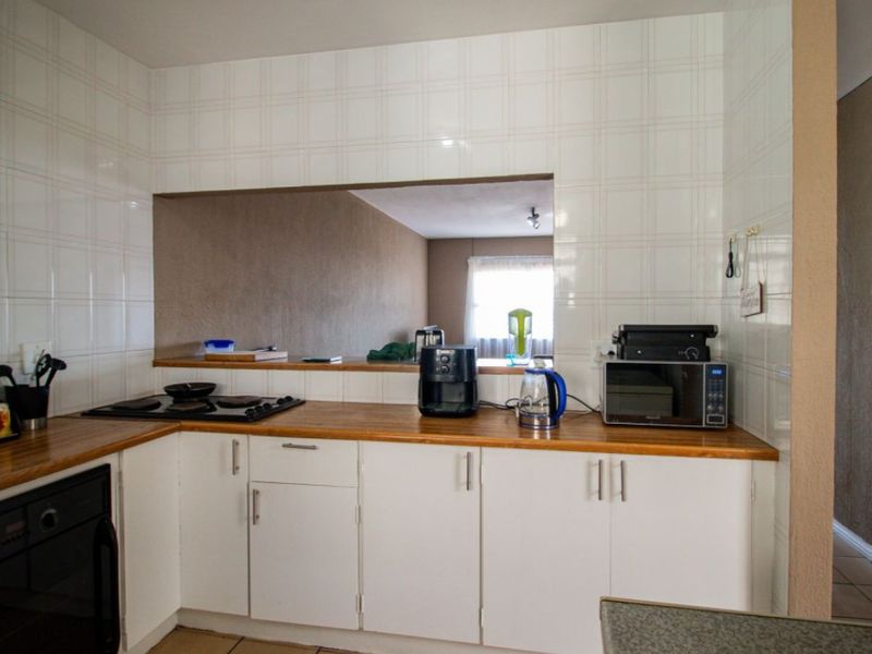 2 Bed Flat For Sale – Spacious and Secure Living - Photo 6