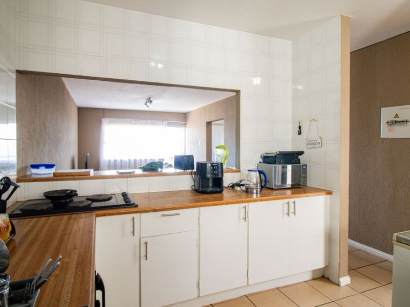 2 Bed Flat For Sale – Spacious and Secure Living - Photo 8