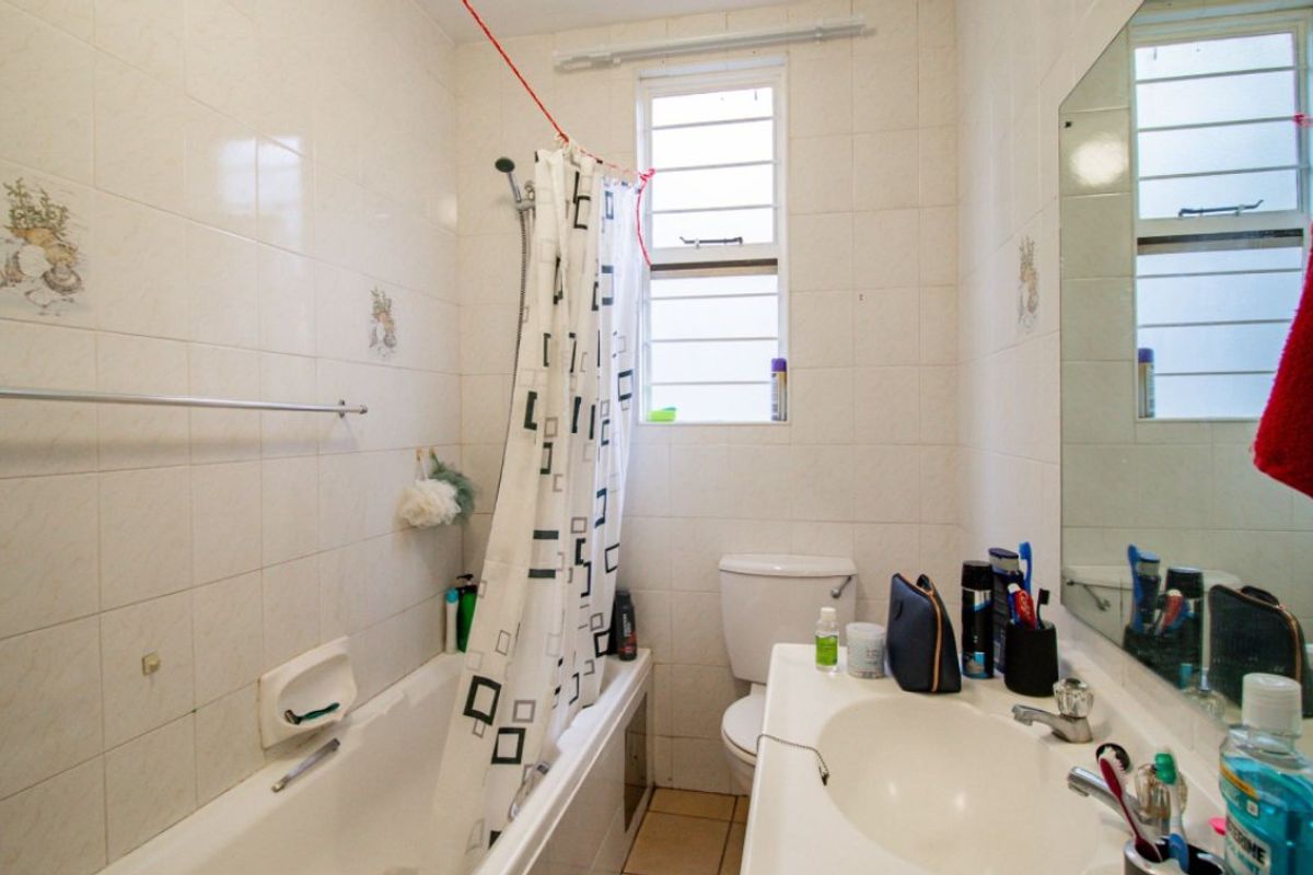 2 Bed Flat For Sale – Spacious and Secure Living - Photo 3