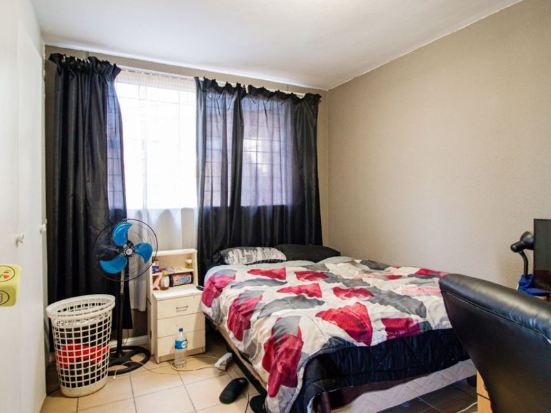 2 Bed Flat For Sale – Spacious and Secure Living - Photo 5
