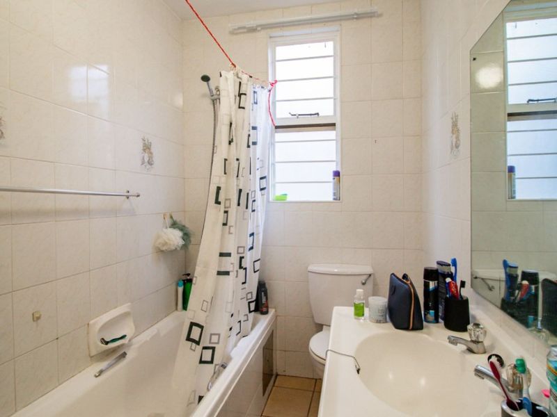 2 Bed Flat For Sale – Spacious and Secure Living - Photo 4