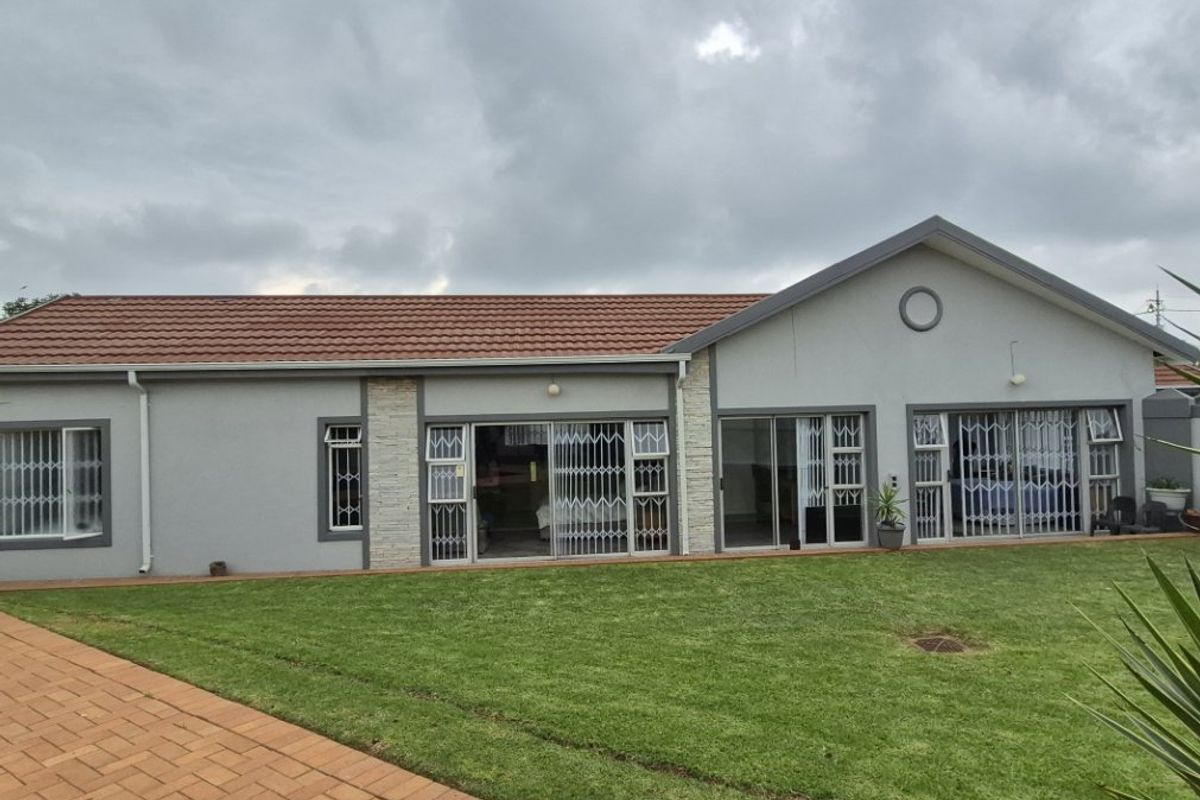 Versatile 4-Bedroom Family Home with Cottage Potential, Pool, and Top Security - Photo 2